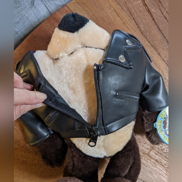 VTG 1992 Taz Tasmanian Devil Plush in Motorcycle Jacket - Picture 6 of 7